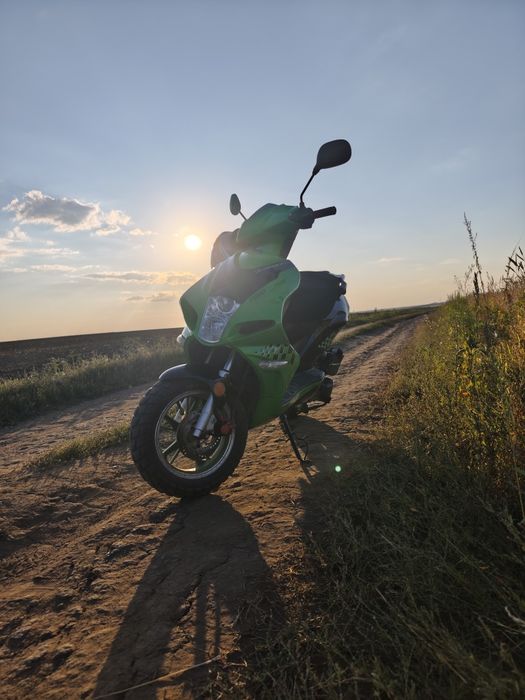 Продам скутер 150 кубов
