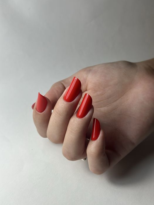 Unghii cu gel / pedichiură / semi cu apex