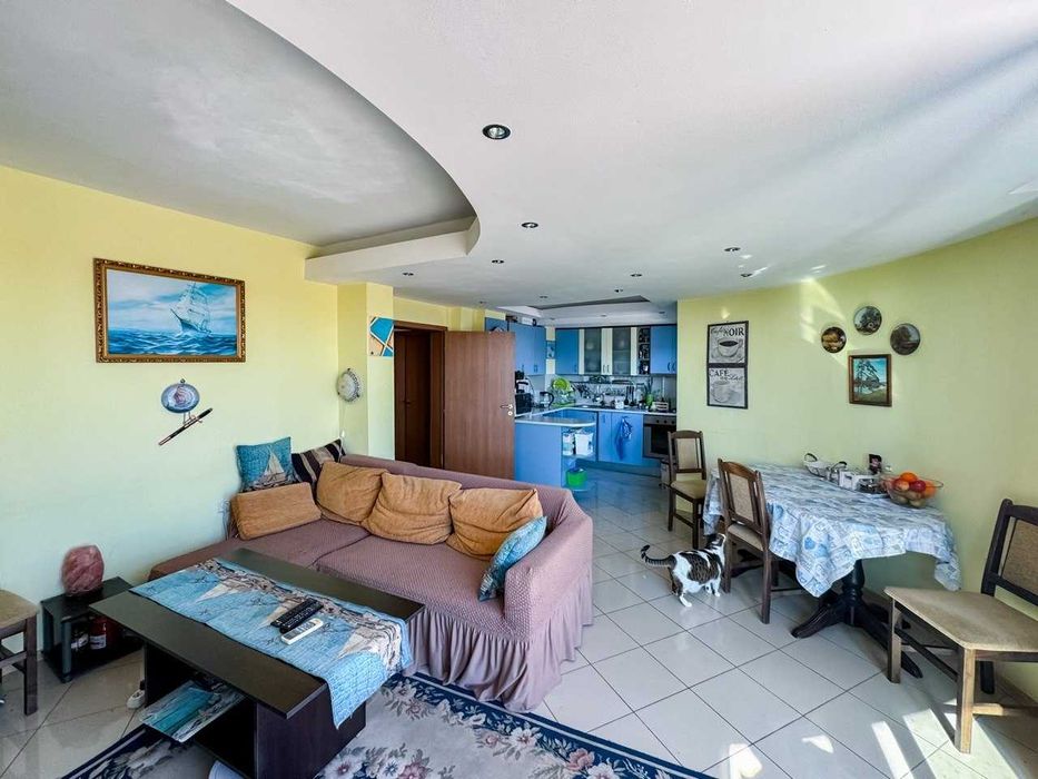 Комфортен тристаен апартамент в квартал Сарафово, Бургас