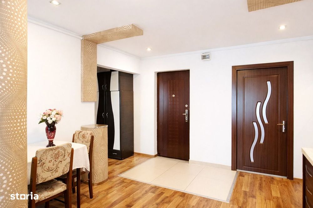 Proprietar Petrosani apartament MODERN cu CENTRALA RENOVAT etaj2 DECOM