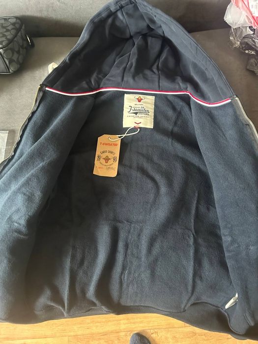 Толстовка T-sweater