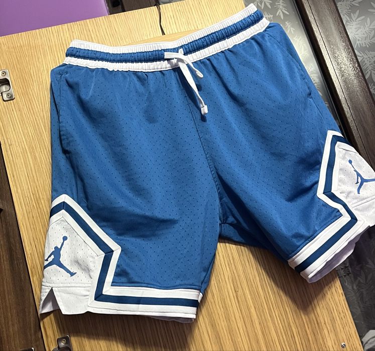 Vand pantaloni scurti jordan