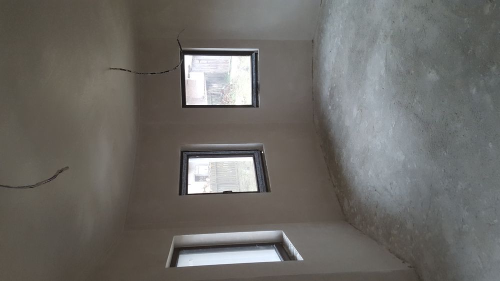 Execut tencuieli mecanizate