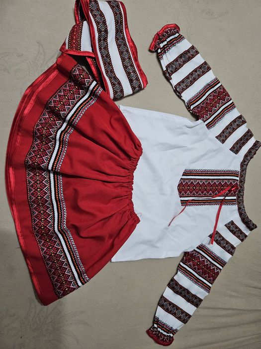 Costum popular fetite