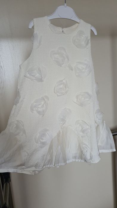 Кремовое платье с цветочками