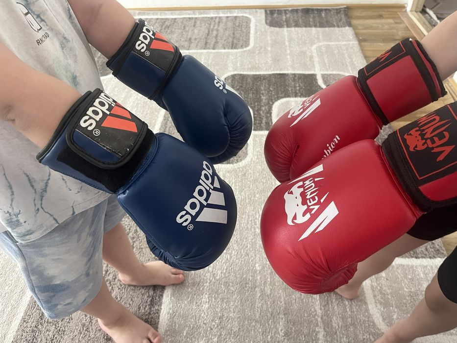 Продам боксерские перчатки
