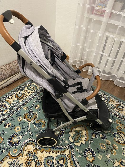 Продам прогулочную коляску