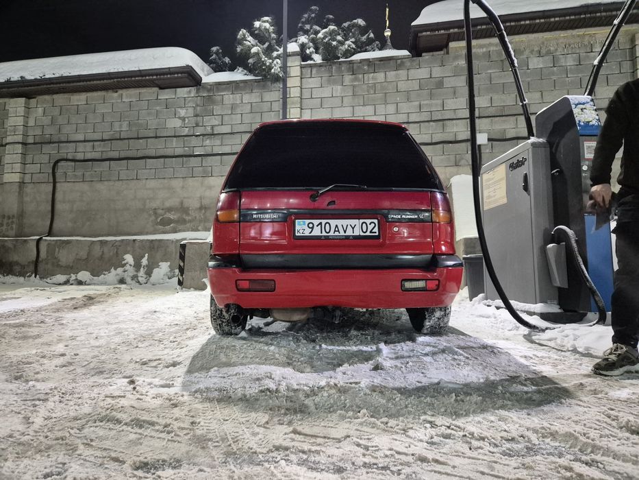 Mitsubishi space runer