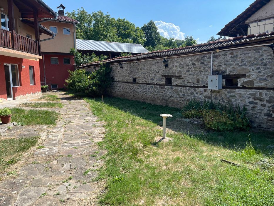 Продава се Хотел в Троян - 1240 кв.м за 231 €/кв.м - Снимка #4