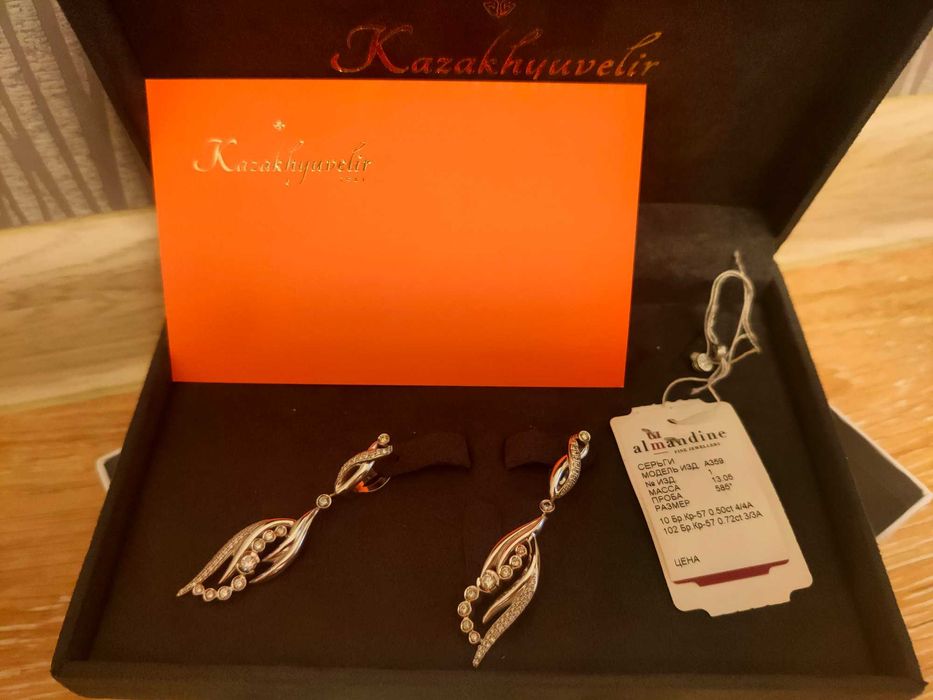 Серьги с бриллиантом