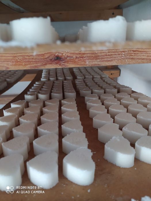 Oq qand qoliblari sotiladi