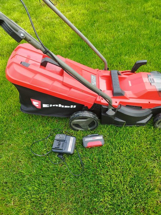 Mașină tuns gazon