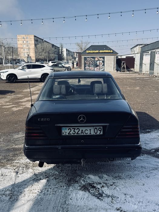 продаю мерс 124