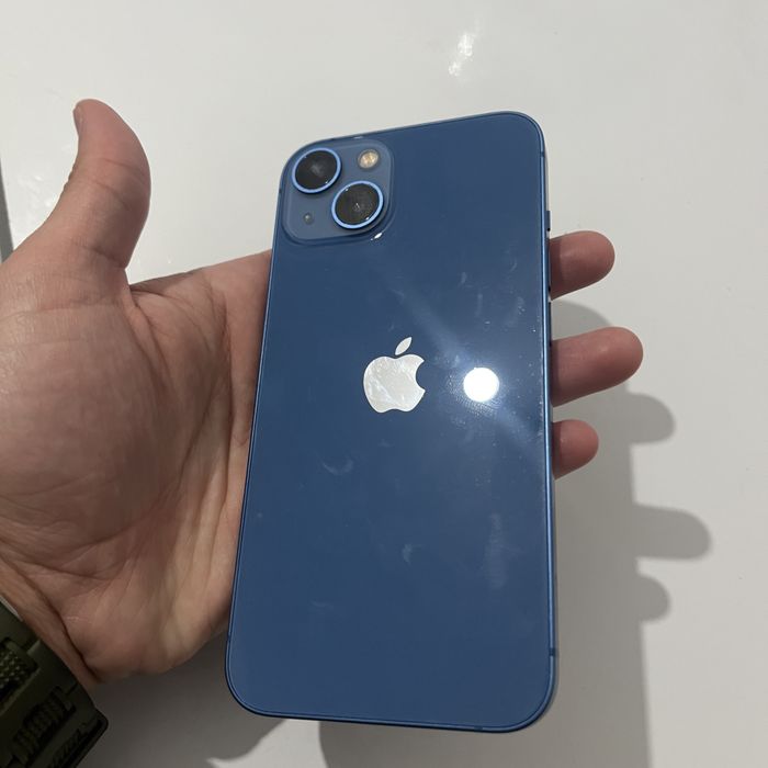 Продаю Iphone 13