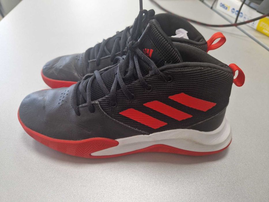 Adidas баскетбол, черно/червено 38 номер