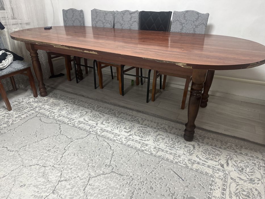 Длинный стол в отдичном состояние