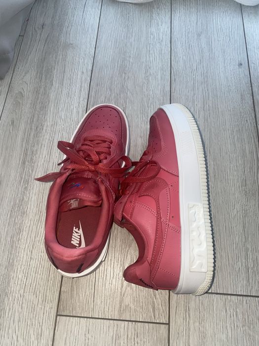 Обувки nike air force.