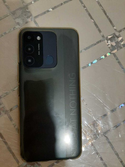 Смартфон TECNO SPARK 8C 128 GB.