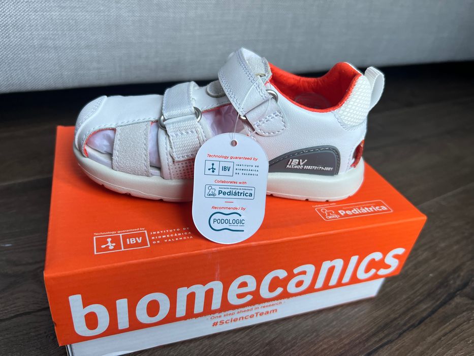 Нови сандали biomecanics 26 рр