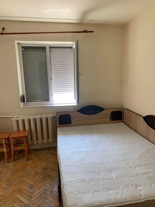 Închiriez garsonieră bloc de apartamente Micro XIV