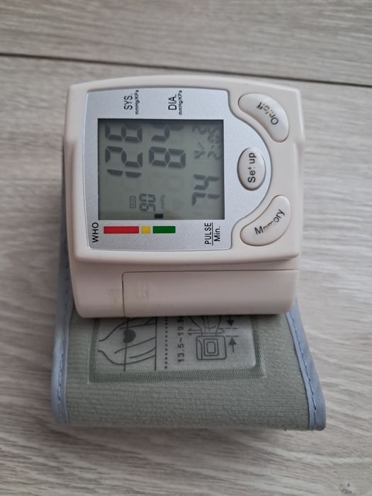 Электронный тонометр запястье модель CK 1018.