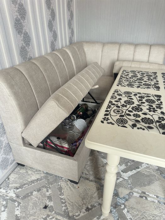 Кухонный уголок сотилади