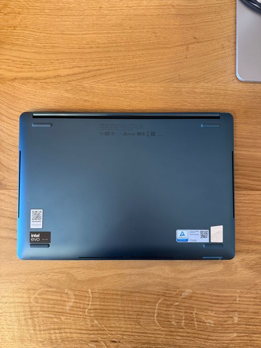 Лаптоп Lenovo Yoga Book 9 13IMU9