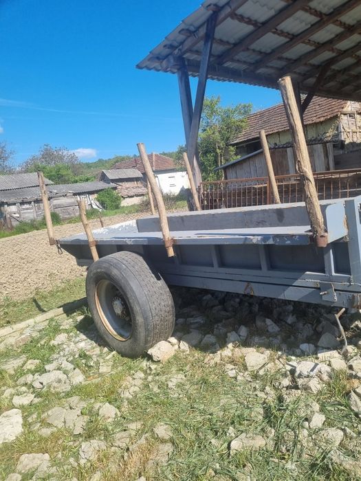 Remorca tractor basculabila