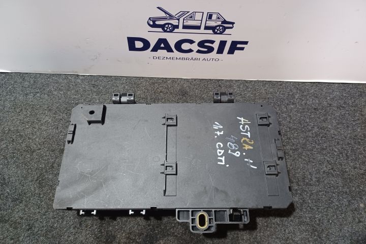 Panou sigurante si relee 13220829 Opel Astra H (facelift)