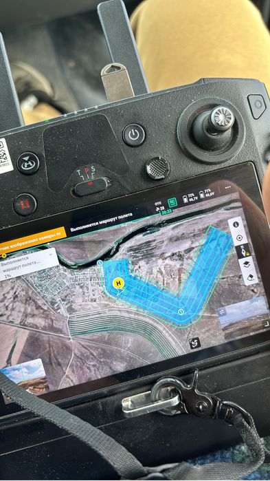 Аэрофотосъёмка , геодезист с дроном.