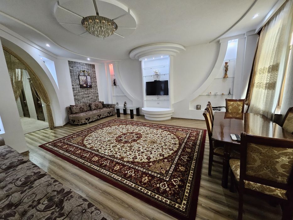 Сдаётся люкс квартира в центре города ул .Мирзо  Улугбек