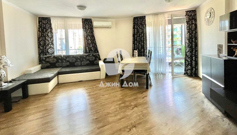 Просторен двустаен апартамент в к-с „Съни Бийч Плаза“, Слънчев бряг