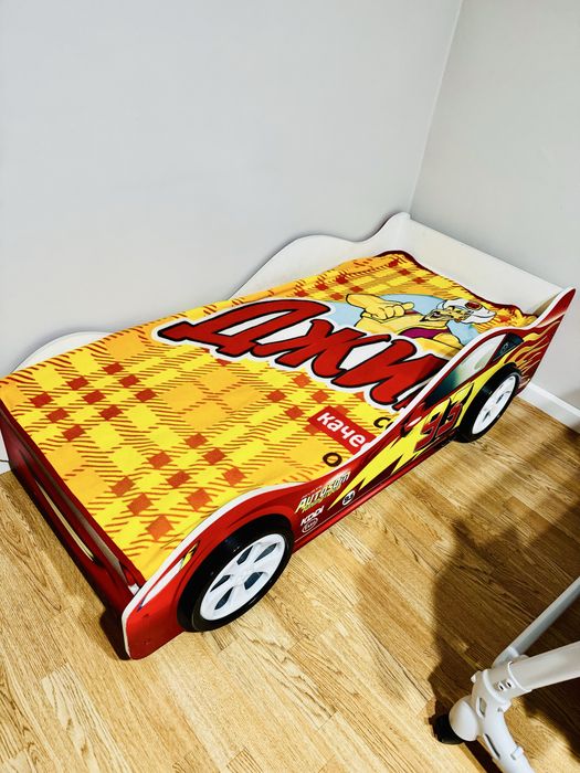 Детская кровать машина