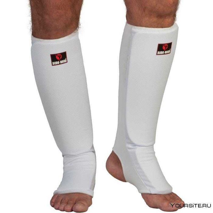 Продам шлем и футы