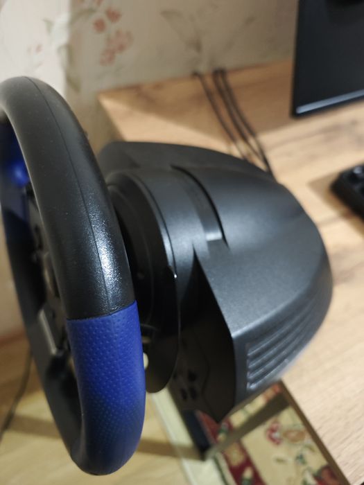 Продам игровой руль Thrustmaster t150 pro