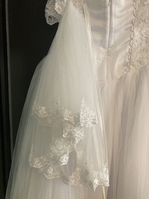 Rochie de mireasa deosebita și lejera