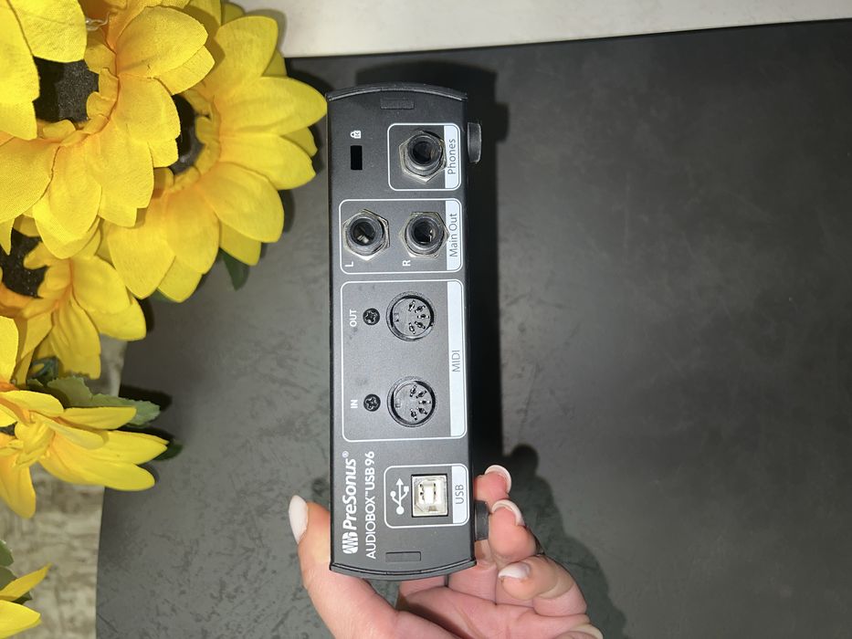 Kit complet studio/podcast – Microfon Rode Nt 1-A, Interfață Audio, Braț Profesional, Căști și Accesorii