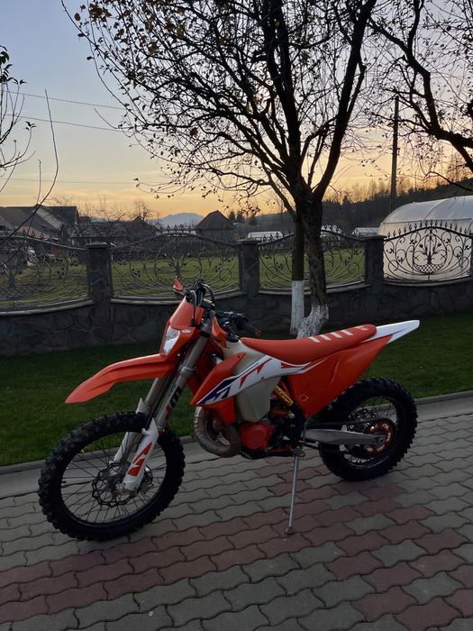 KTM 300 EXC 2023 – Înmatriculată | Întreținută impecabil | Full protecții