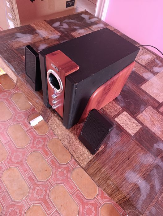 Nikai subwofer yaxshi turibdi Aux uqiydi