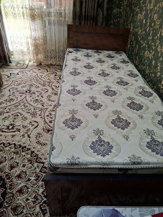 2та кроват, 1та шкаф, 1та трюмо комплект сотилади