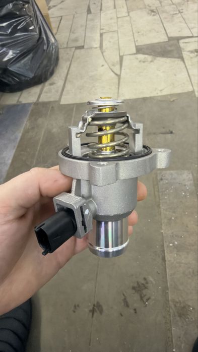 Термостат новый