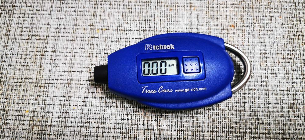 Manometru Auto digital pt. verificat presiunea din anvelope (PSI BAR)