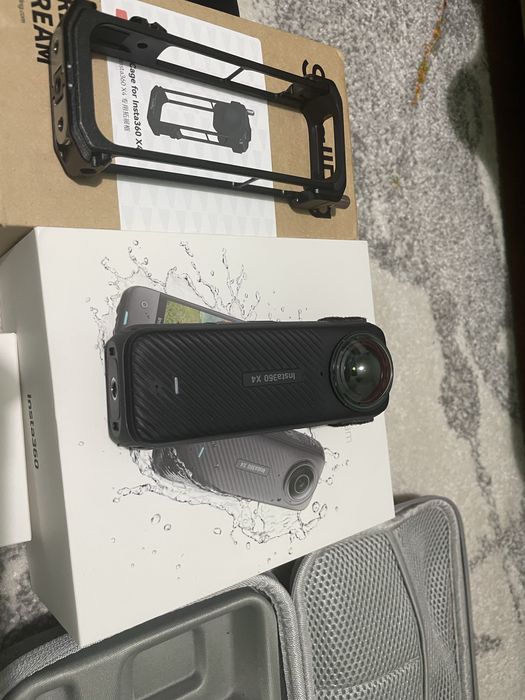 Vand camera Insta360 x4 cu accesorii