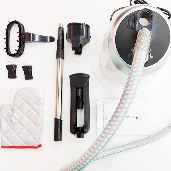 Паровый утюг с вешалками