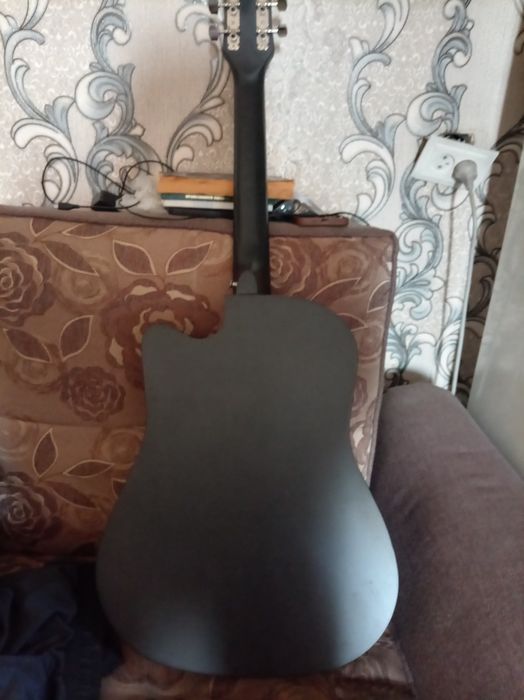 Gitara akustik sotiladi