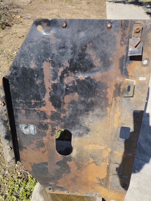 Vând scut motor metalic de vw passat 2004