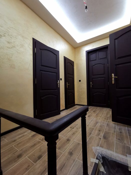 Под наем - Тухлена къща след основен ремонт, двор и барбекю в центъра