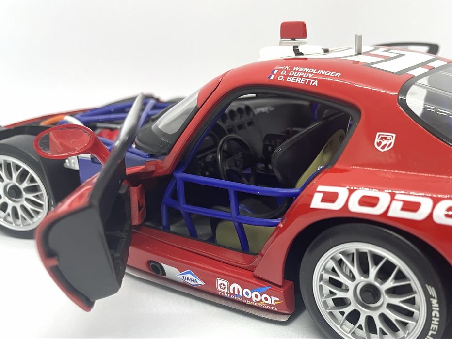Macheta Dodge Viper GTS-R, AUTOArt, 1:18