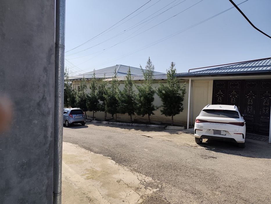 уч кахрамон шуро 5.5 сот 2 этаж торцевой  уй сотилади .2 та дарвоза