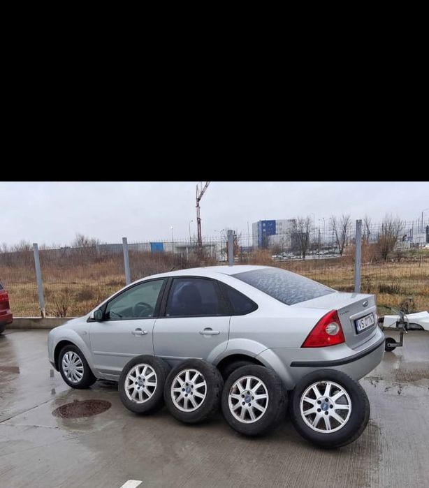 Vând Ford focus berlină